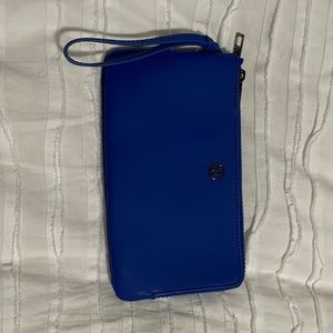 Lululemon wristlet royal blue. 2 zip pockets